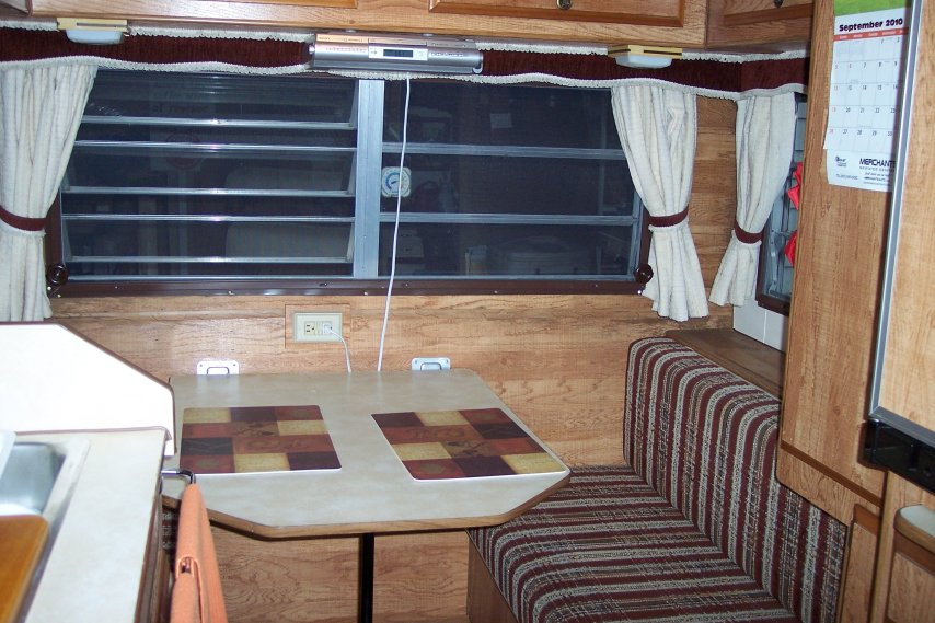 1984 Sunline F-1850 Fifth Wheel. Rearview showing dinette & Big windows. Newly installed Sony under cabinet AM/FM radio & CD player.
100 9061