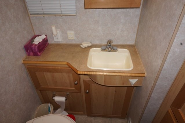 Bath sink cabinet
